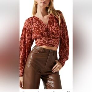 NWT ASTR THE LABEL WOMEN’S PERNILLA CROPPED TOP